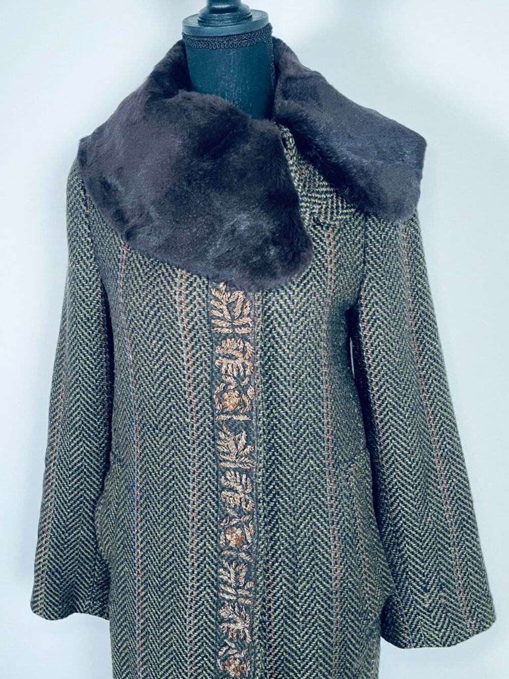 ANTIK BATIK 100% Wool Tweed Coat with Fur Collar & Embroidered Trim Size S - Picture 5 of 9